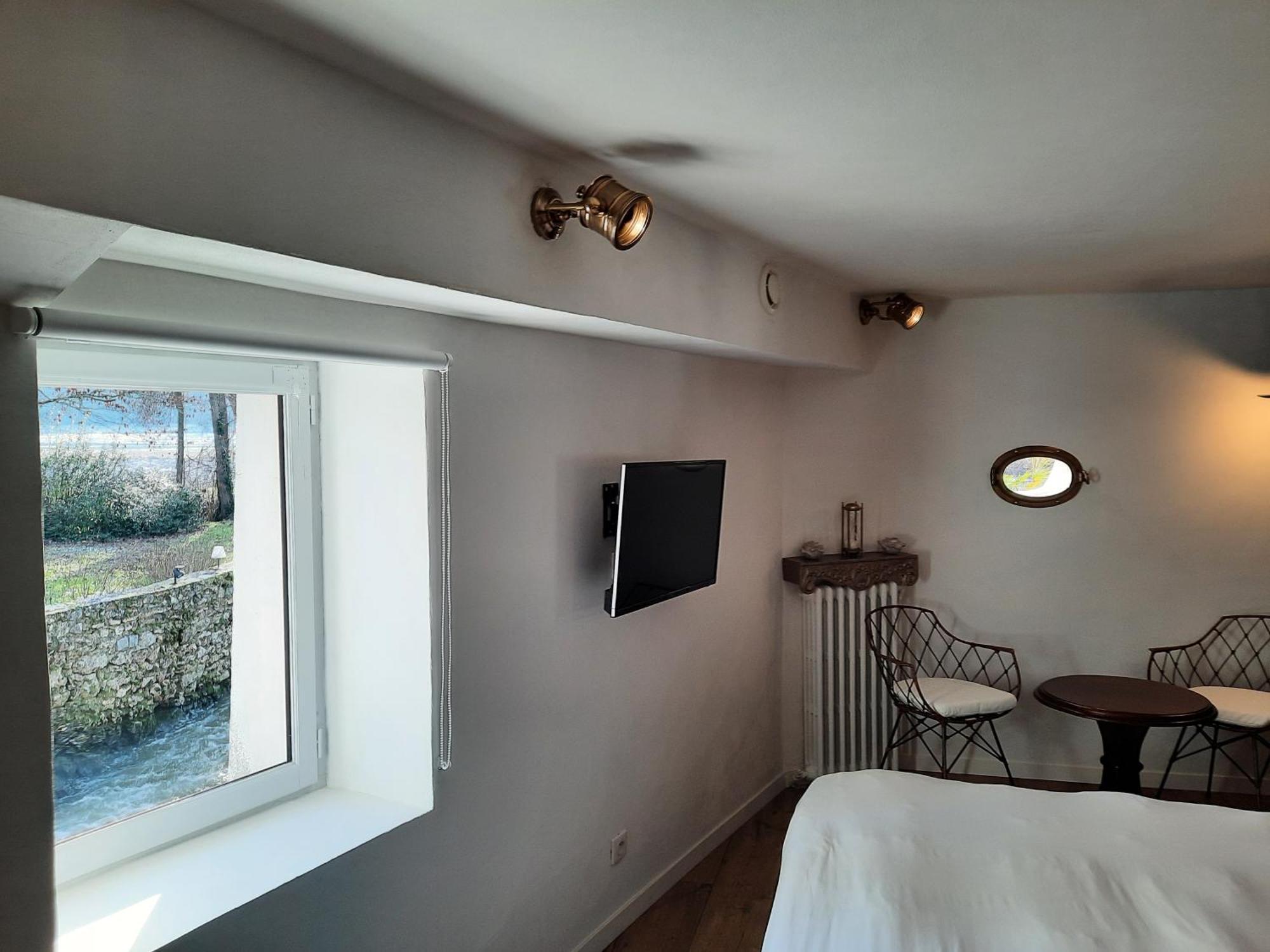 Charme Au Fil De L'Eau Hotell Vendieres Eksteriør bilde